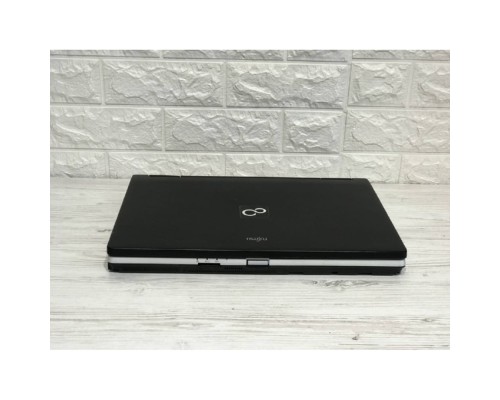 Ноутбук 15.6" Fujitsu Lifebook E780 / Intel Core i3-370M / HDD 320 GB / DDR3 4 GB / Intel HD