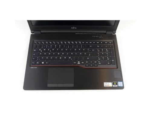 Ноутбук 15.6" Fujitsu Celsius H780 / Intel Core i7-8750H / SSD 512 GB / DDR4 16 GB / Intel UHD 630 Nvidia Quadro P1000 4GB